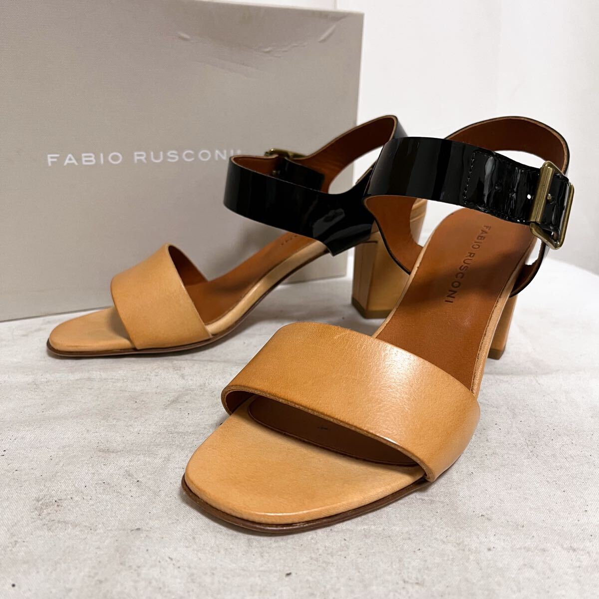 和834★ 箱付き FABIO RUSCONI ファビオルスコーニ サンダル ヒール ストラップ レザー エナメル 37 ブラック ベージュ レディース拍卖