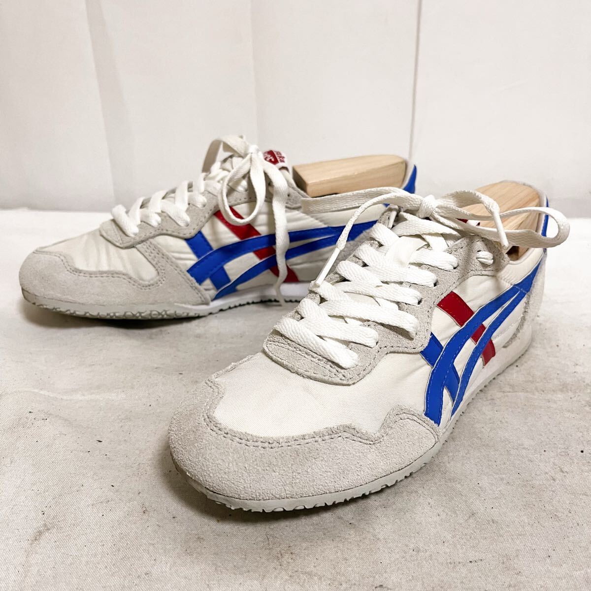 和836★ Onitsuka Tiger SERRANO オニツカタイガー セラーノ スニーカー カジュアルシューズ 22.5 ホワイト ライトグレー レディース拍卖