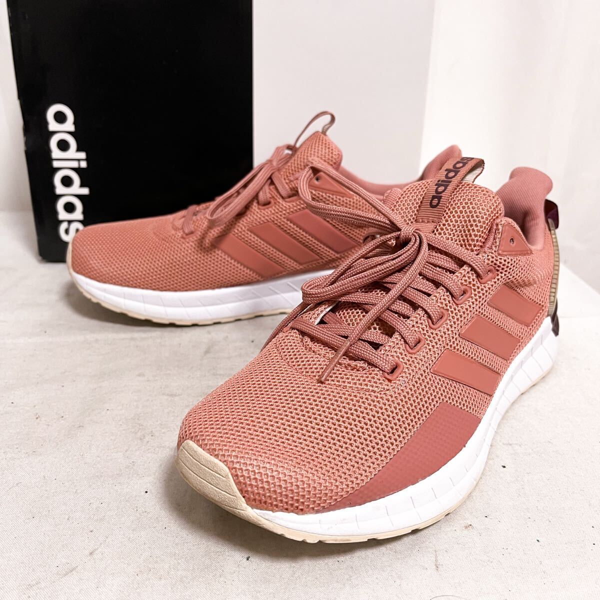 和846★ 箱付き adidas Questar Ride Cloudfoam アディダス クエスターライド スニーカー シューズ 23.5 ピンクベージュ レディース拍卖