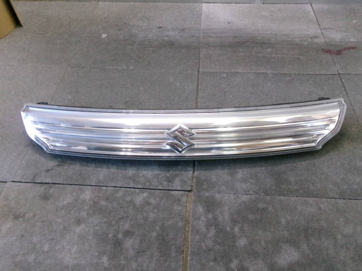 MK32S スペーシアカスタム グリル ホワイトイルミ 破損無拍卖