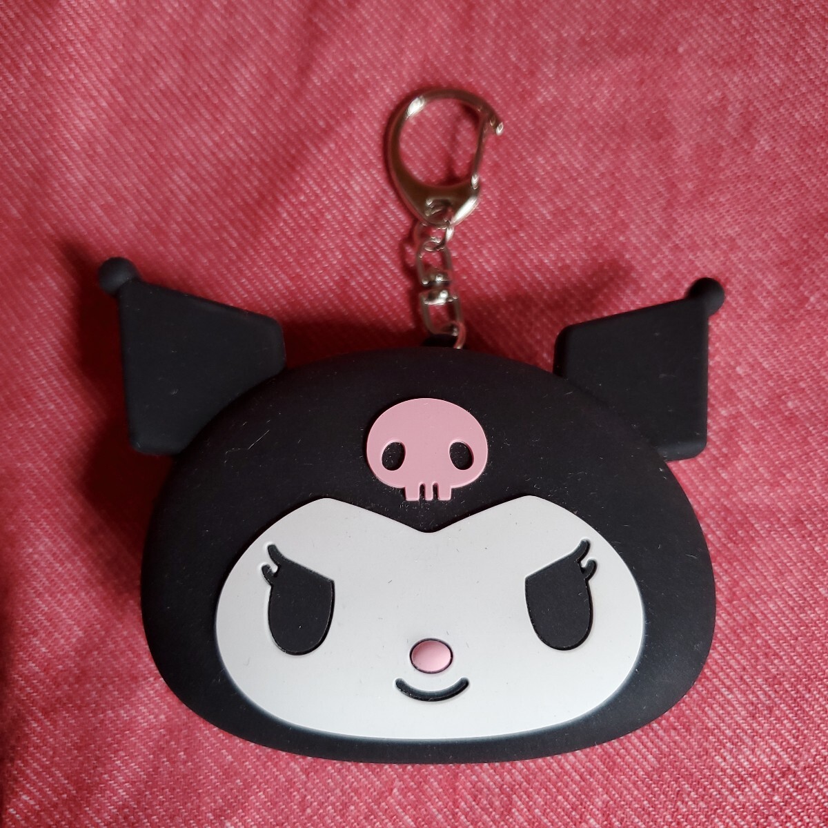 KUROMI シリコンミニポーチ キーホルダー ファスナーポーチ バックチャームにも 未使用保管品 サンリオ クロミちゃん拍卖