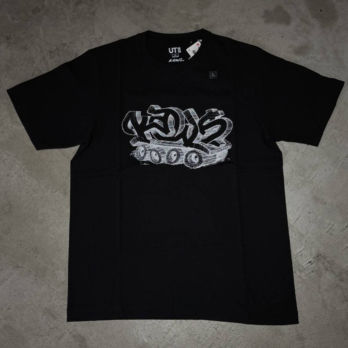 UNIQLO x KAWS S/S TEE サイズL ユニクロ カウズ Tシャツ拍卖