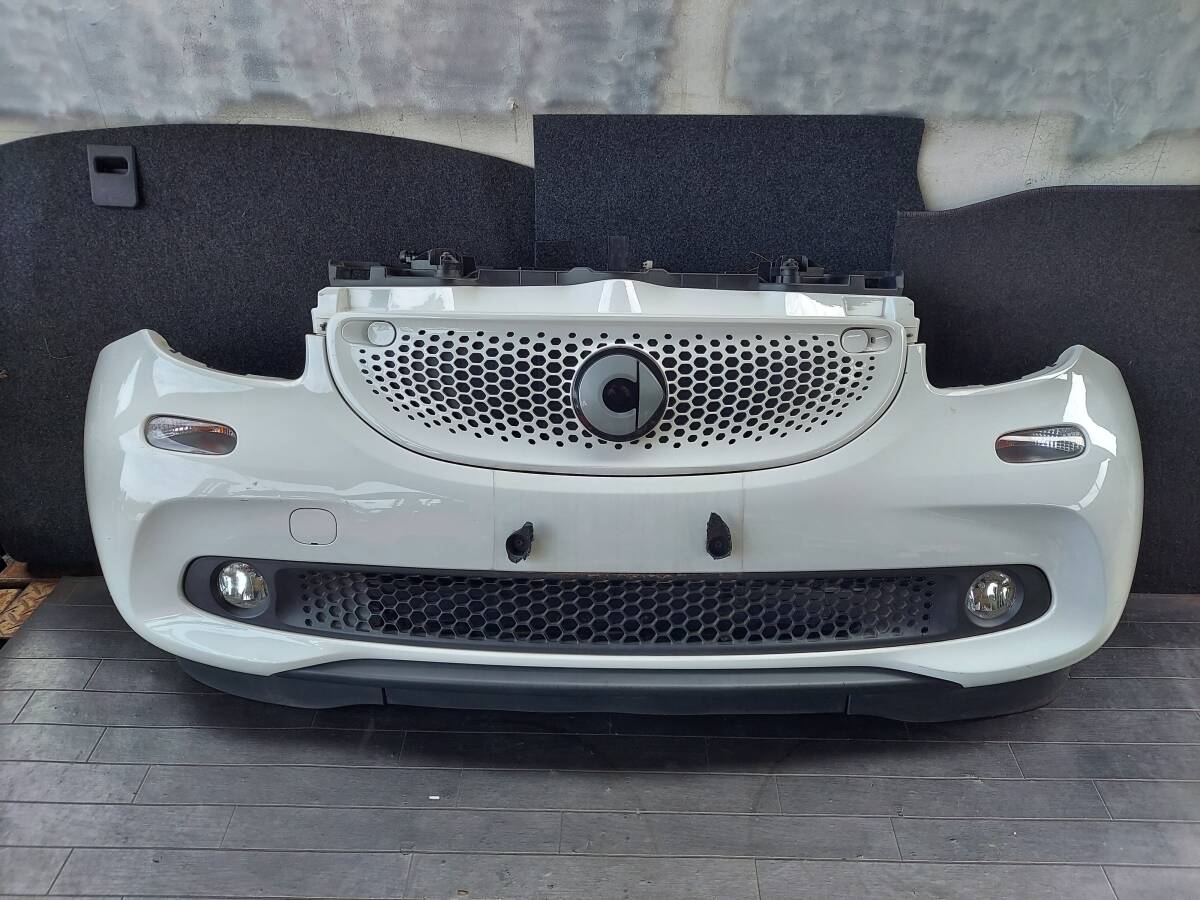 即決 スマート フォーフォー DBA-453042 453 2017y 純正 フロントバンパー EBZ/クリスタルホワイト 620226970R A4538800070 中古拍卖