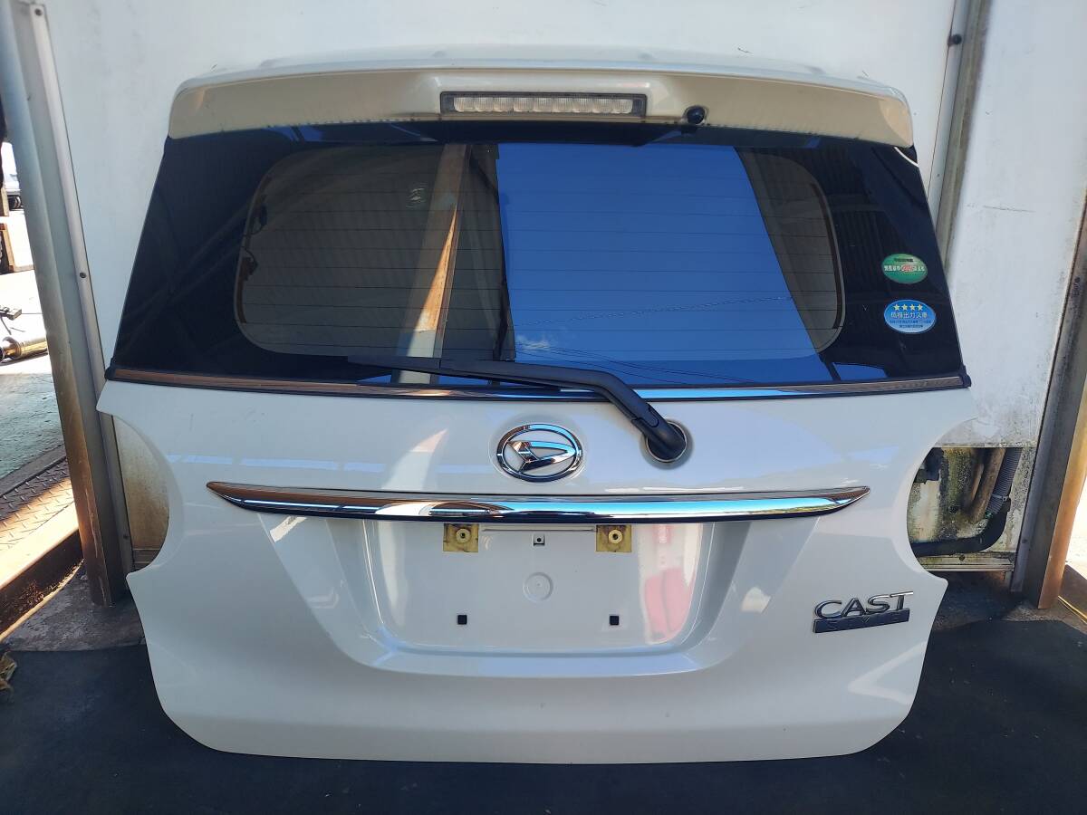 即決 ダイハツ キャスト LA250S 2016年 純正 バックドア リアゲート W24/パールホワイト3 中古 検索/LA260S/LA250A/LA260A拍卖