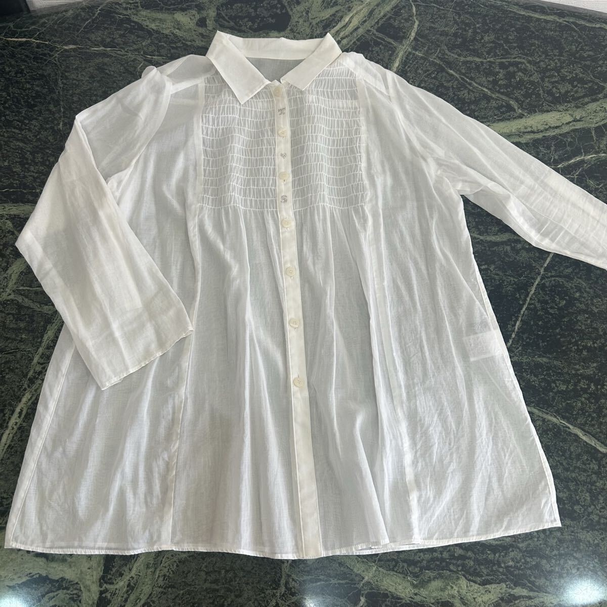 【美品】Topys★トピィーズ 長袖シャツ 40サイズ Mサイズ程度 白 綿100% 薄手シャツ ロングシャツ ブラウス拍卖