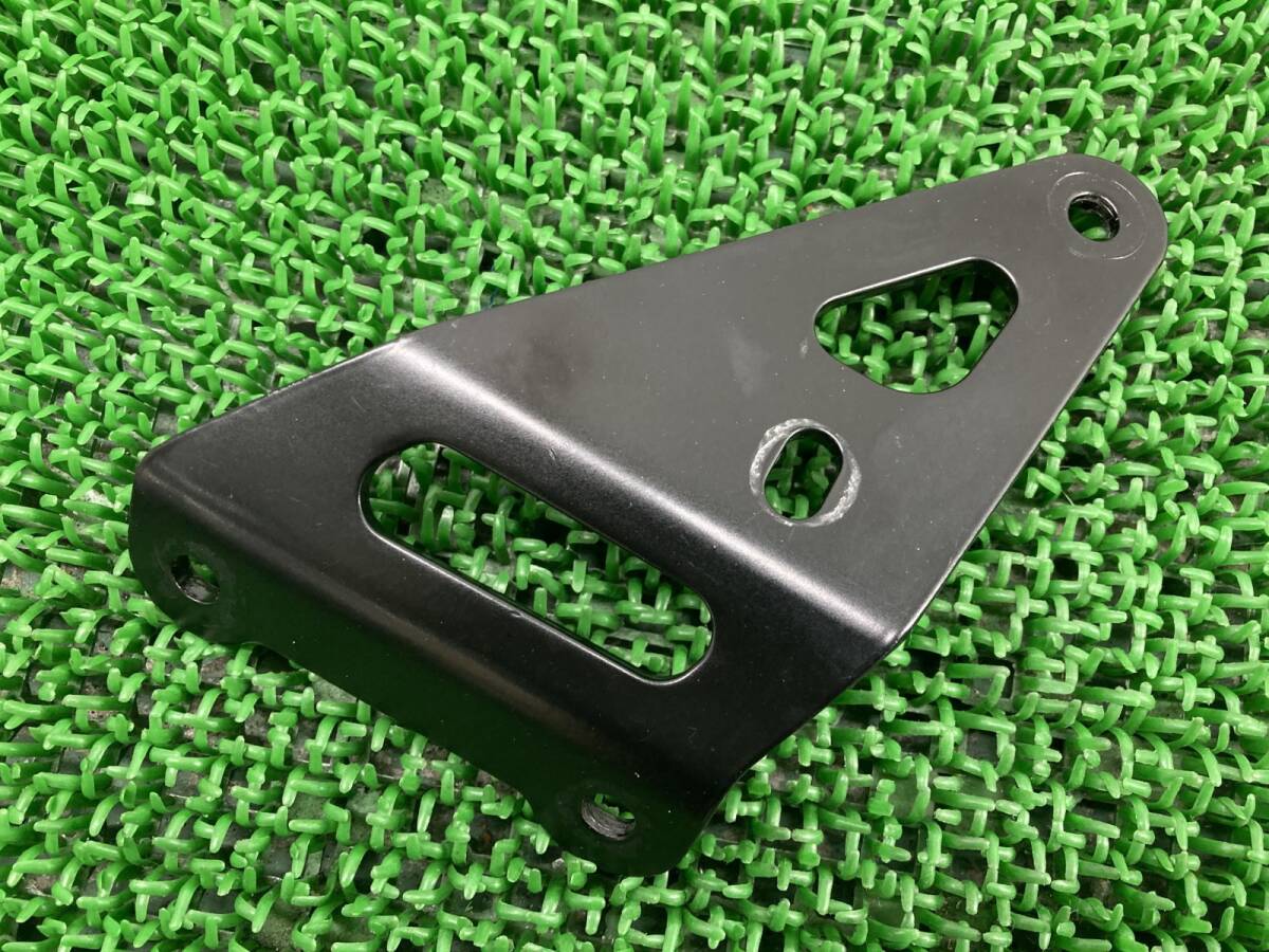 V7III マフラーステー 左 モトグッチ 純正 中古 バイク 部品 モトグッツィ V7-3 サイレンサーステー コンディション良好 曲がり無し mX拍卖