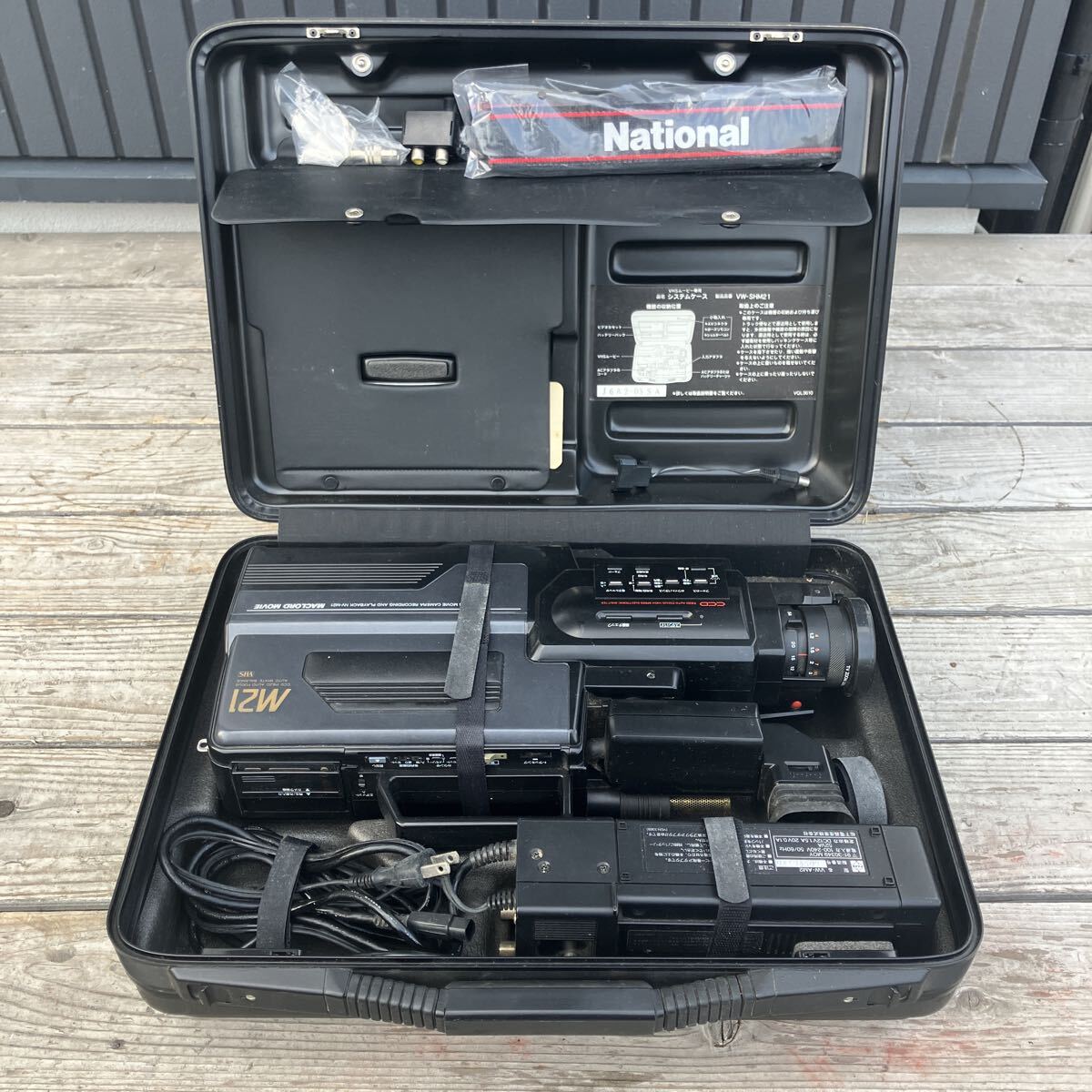 National ナショナル MACLORD MOVIE NV-M21 VHSビデオカメラ 動作未確認 ジャンク ケース・付属品あり 1/1000秒シャッター ビンテージ拍卖