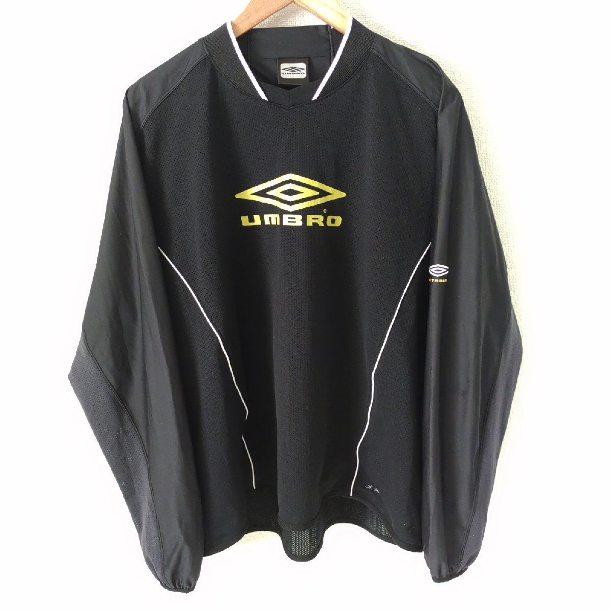 (^w^)b UMBRO PRO TRAINING アンブロ 長袖 ゲームシャツ プルオーバー ピステ トップス メッシュ トレーニング サッカー 黒 O-XO O15207DD拍卖