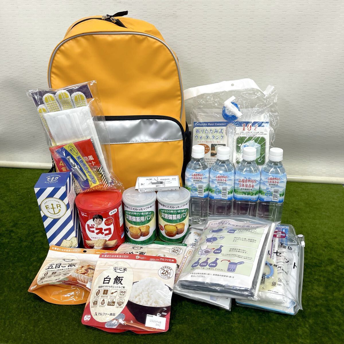 未使用保管品 防災リュック/防災キャリー 防災セット 長期保管水/アルファ米/災害備蓄用パン/救護セット/簡易トイレ/水タンク/ホイッスル等拍卖