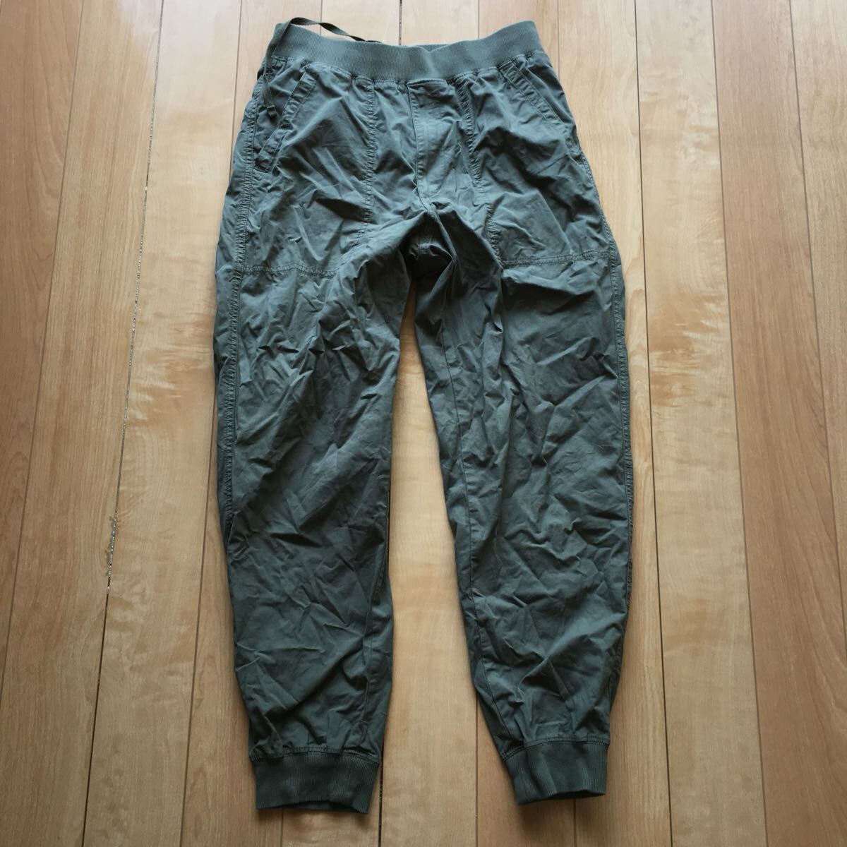 ユニクロ ストレッチイージージョガーパンツ 244-1-131 メンズ S カーキ拍卖