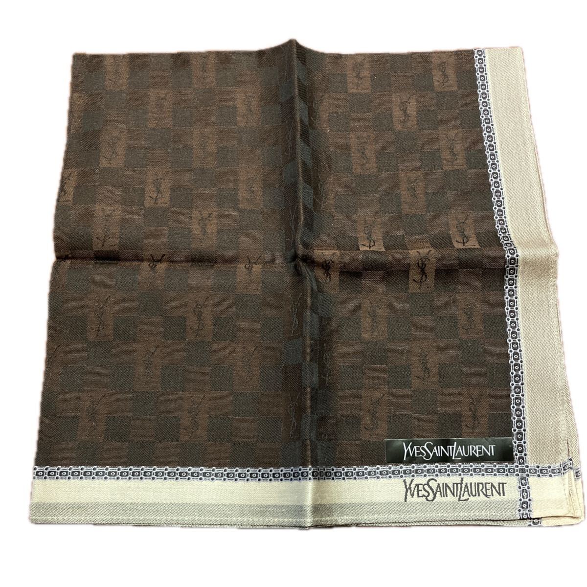 イヴ・サンローラン YSL メンズハンカチ ロゴ総柄 焦げ茶 47㎝四方 タグシール付き拍卖