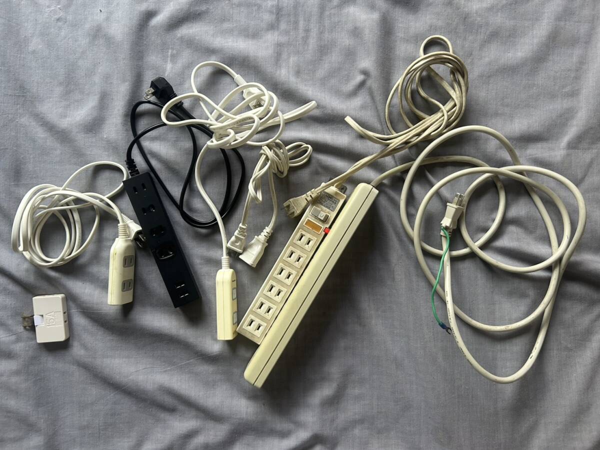 4 延長コード 電源タップ 2M3口 1M4口 3M3口 1.5M 1口 2.5M6口 2.5M7口 7set拍卖