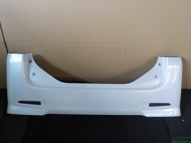 タント L385S リアバンパー W24/パールホワイト【個人宅宛発送不可】拍卖