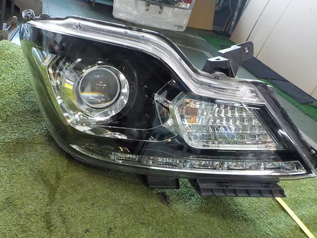 ソリオ バンディット MA15S 右ヘッドランプASSY HID 【個人宅宛発送不可】拍卖