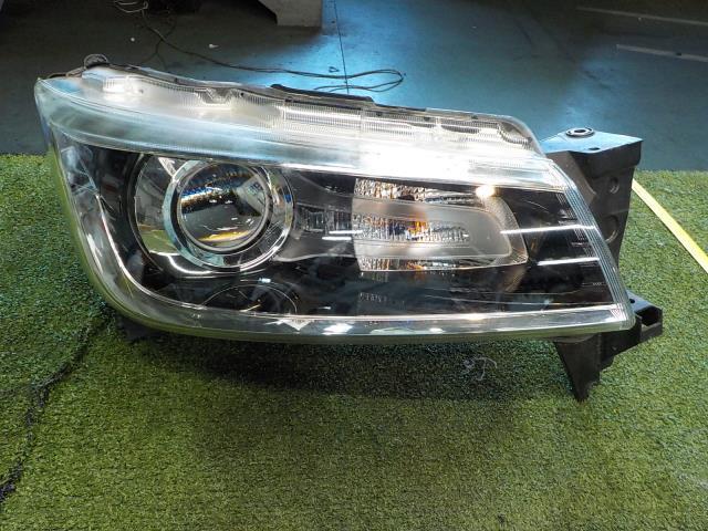 ソリオバンディットHV MA36S 右ヘッドランプASSY LEDタイプ 取付損傷【個人宅宛発送不可】拍卖