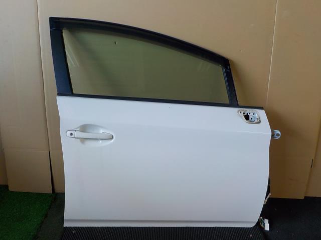 プリウス ZVW30 右フロントドア 040/白【個人宅宛発送不可】拍卖