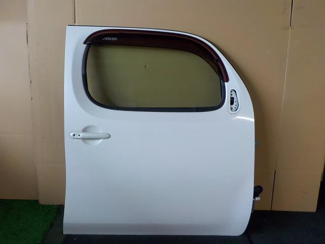 キューブ Z12 右フロントドア QAB/パールホワイト【個人宅宛発送不可】拍卖