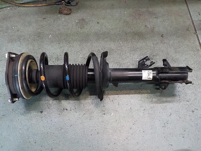 NV150 AD VY12 右フロントストラット 【個人宅宛発送不可】拍卖