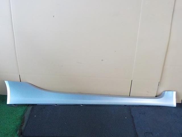 アイ HA1W 右サイドステップ サイドシルカバー A31銀【個人宅宛発送不可】拍卖