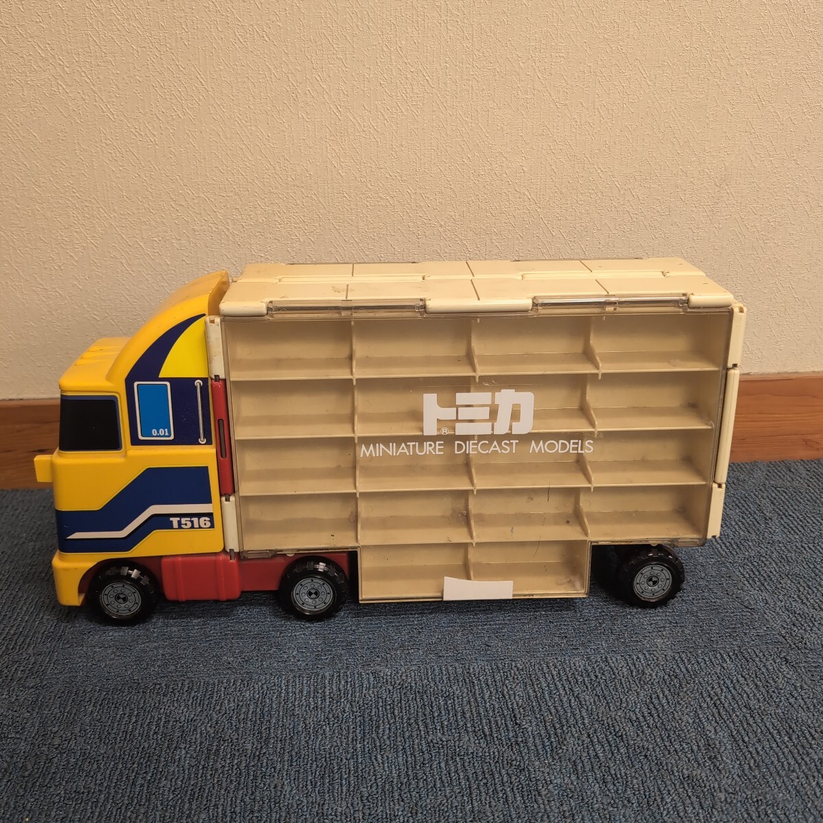 TOMICA【当時物】トミカ グレートコンボイ 36台収納可能 拍卖