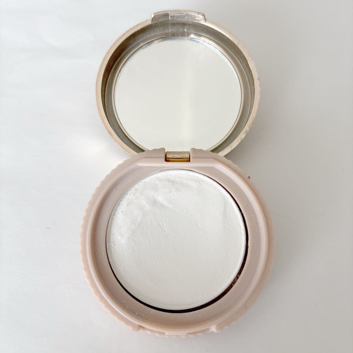 キャンメイク / シークレットビューティーパウダー No.01 クリア:白浮きせず、隠し過ぎない。透明感のあるピュア肌に フェイスパウダー拍卖