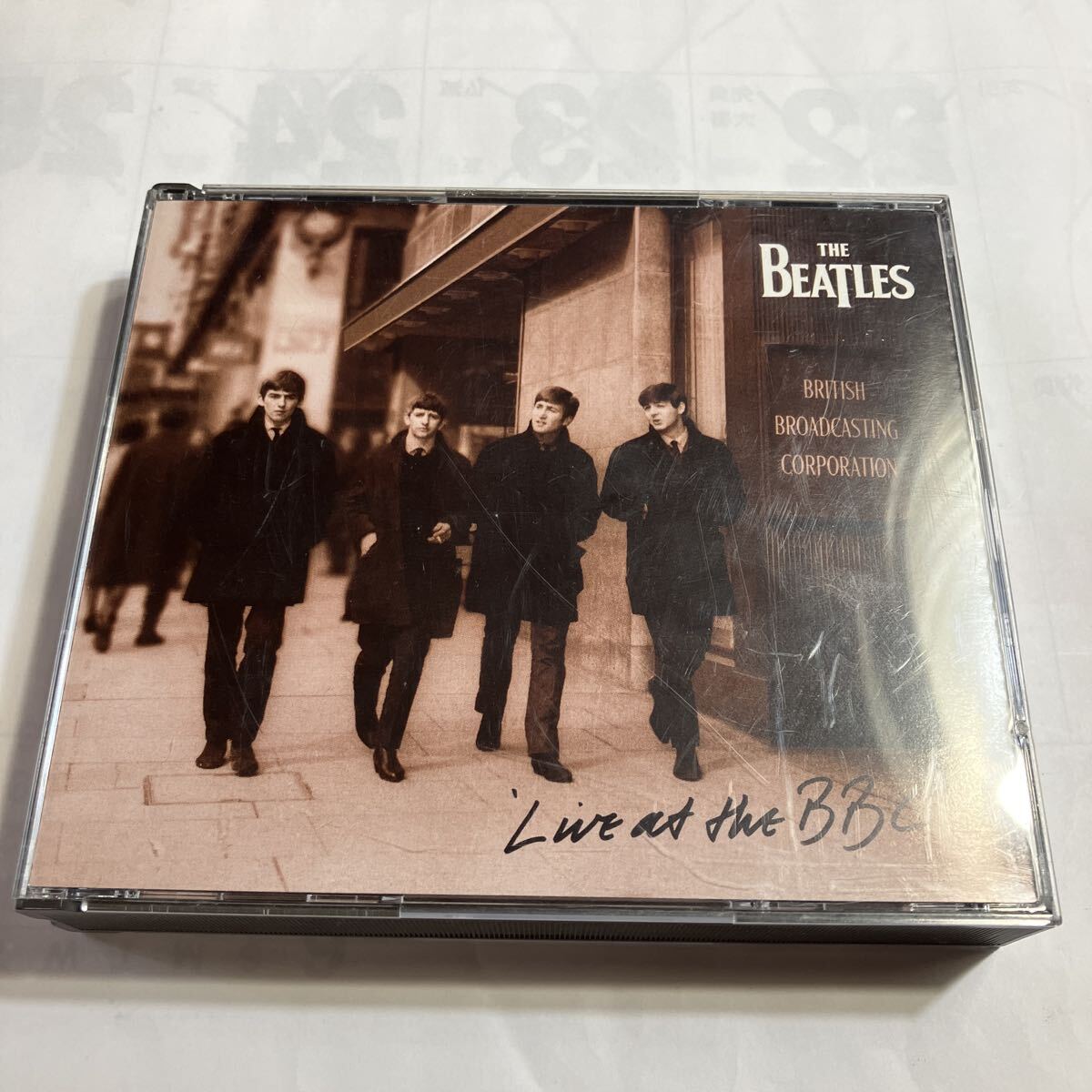 CD THE BEATLES LIVE AT THE BBC CD2枚組み  美品 拍卖