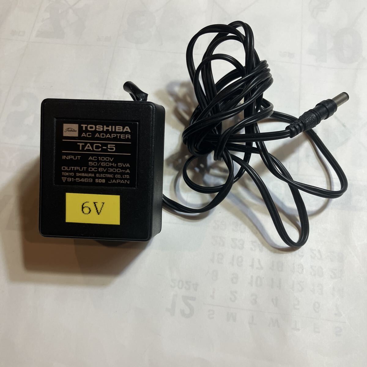 ACアダプター TOSHIBA TAC-5 IN 100V OUT 6V DC 300mA ジャック 太さ 直径約5mm 美品 拍卖