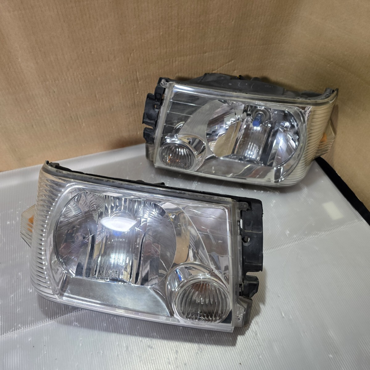 送込 U61V U61W U71W U71V タウンボックス クリッパーリオ Rio ミニキャブ 純正 ハロゲン ヘッドライト ヘッドランプ 左右 STANLEY P5701拍卖