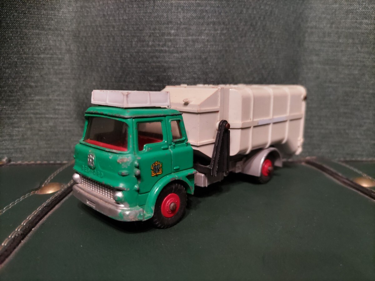 DINKY TOYS No.978 REFUSE COLLECTOR 古いです。拍卖