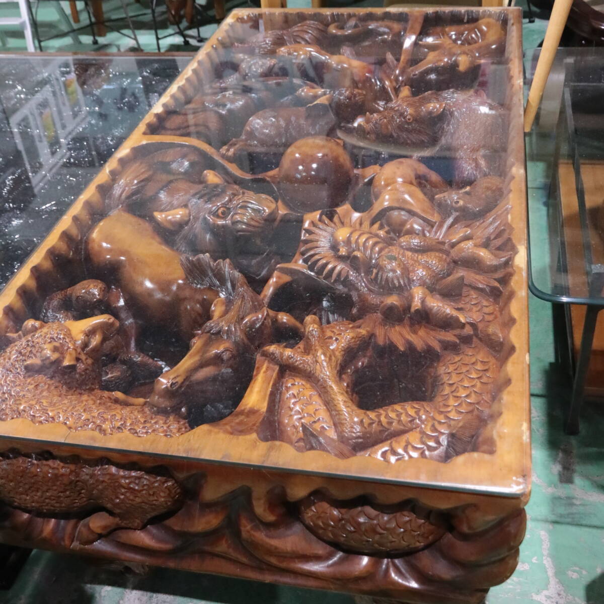 あ//はJ0050 【埼玉県草加市発】【レア品・絢爛豪華】木彫 十二支座卓 直接引き取り限定品 サイズ 約181×88×53cm拍卖