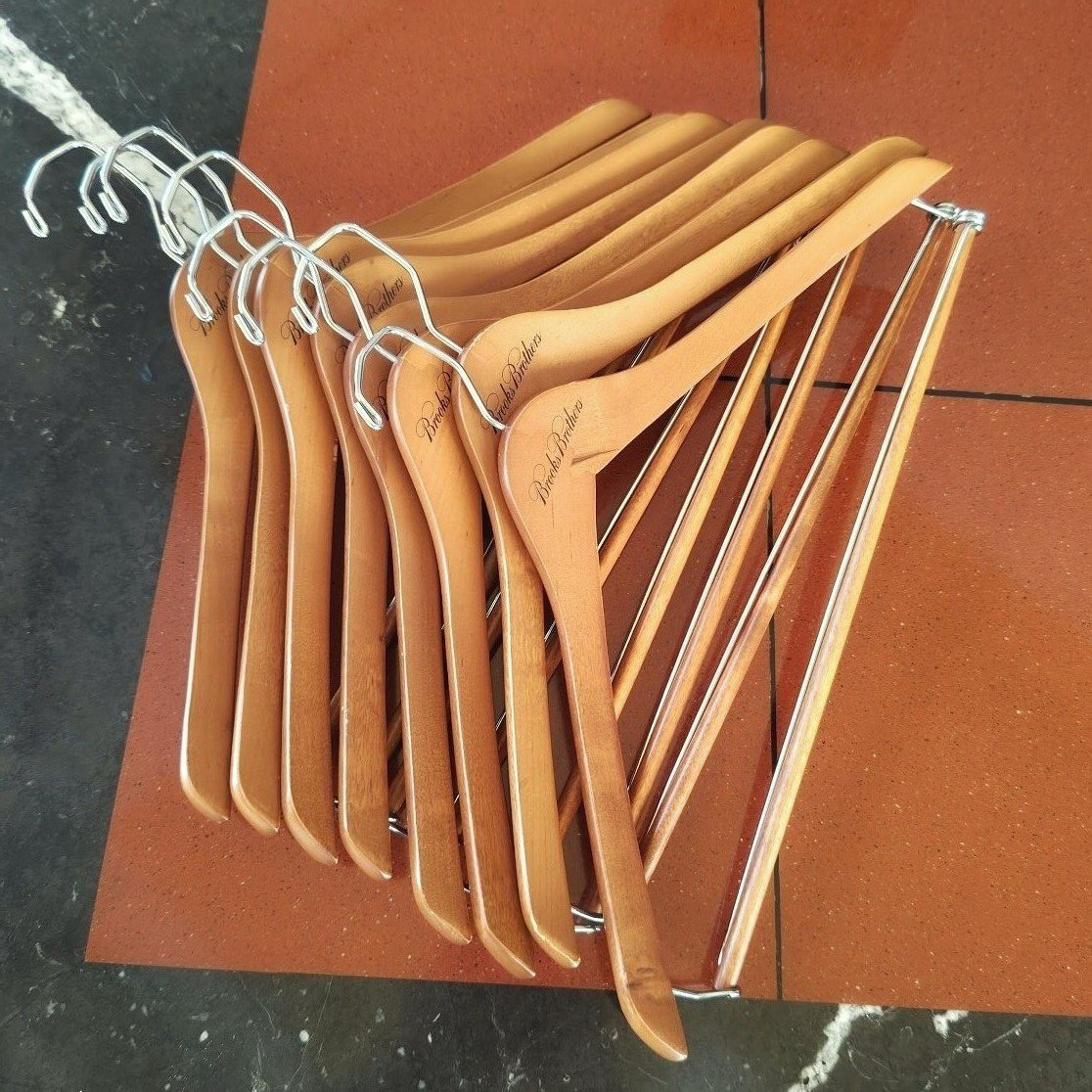 【送料込】USED キズあり ブルックスブラザーズ 軽量 木製 ハンガー(接ぎ木) 幅約43cm 8本セット Brooks Brothers拍卖