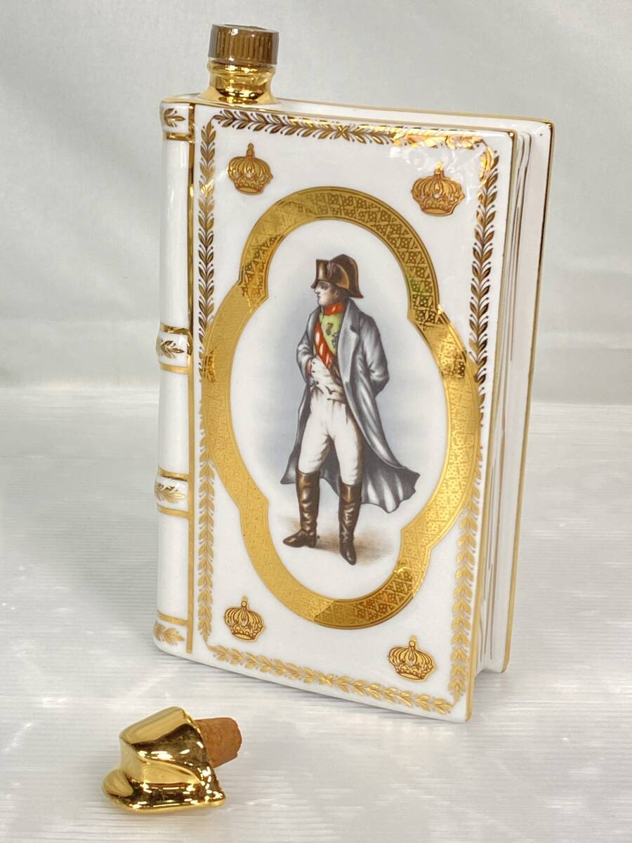 2509-177 未開封 CAMUS カミュ ナポレオン 陶器ボトル ブランデー コニャック 白 700ml アルコール40%拍卖