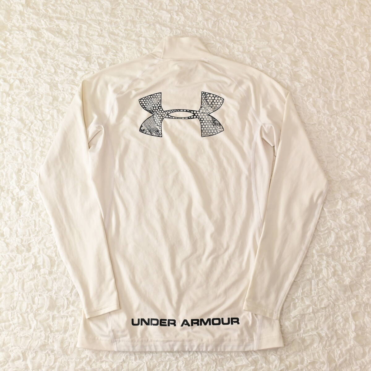 E1 アンダーアーマー 防寒 白 モックネック 長袖拍卖
