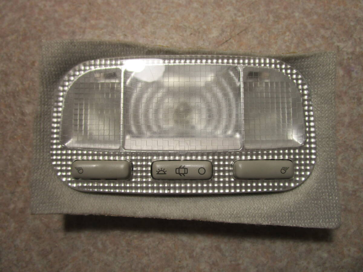 プジョー 1007 GH-A8KFV ルームランプ ステー付き マップランプ拍卖