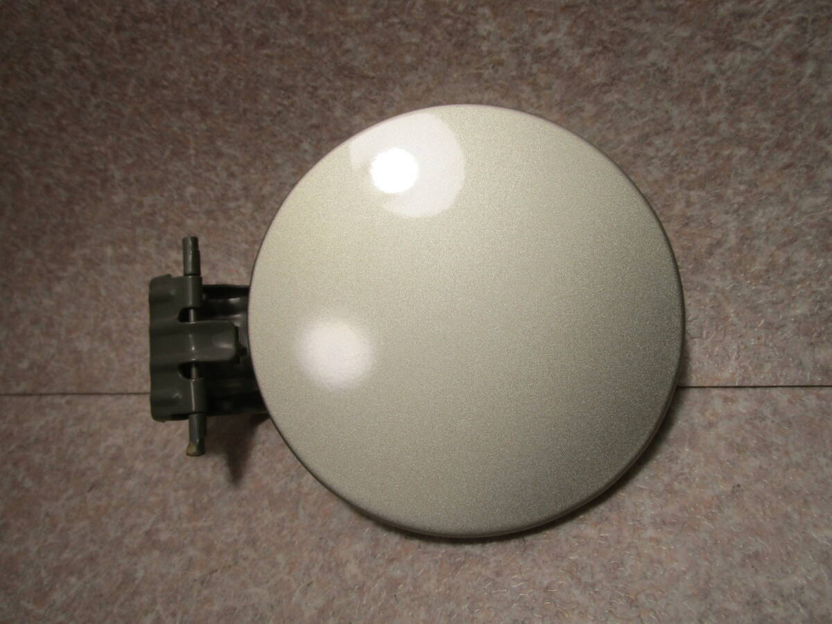 ヴィッツ SCP13 フューエルリッド 586 シャンパンメタリック拍卖