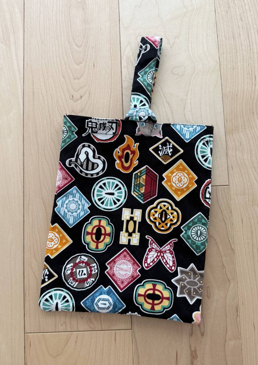 美品 ハンドメイド 鬼滅の刃 黒 日輪刀 鍔 つば オックスプリント 靴入れ 上履き入れ うわばきいれ シューズケース拍卖