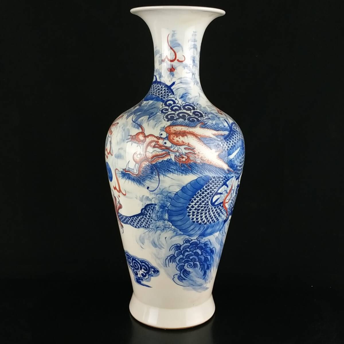 清時代 康熙年製款 古陶磁器 龍紋 手絵 青花 花瓶 瓶 磁器 陶芸 擺件 時代物 古董品 骨董 旧家蔵出 唐物 中国古玩 古美術品拍卖