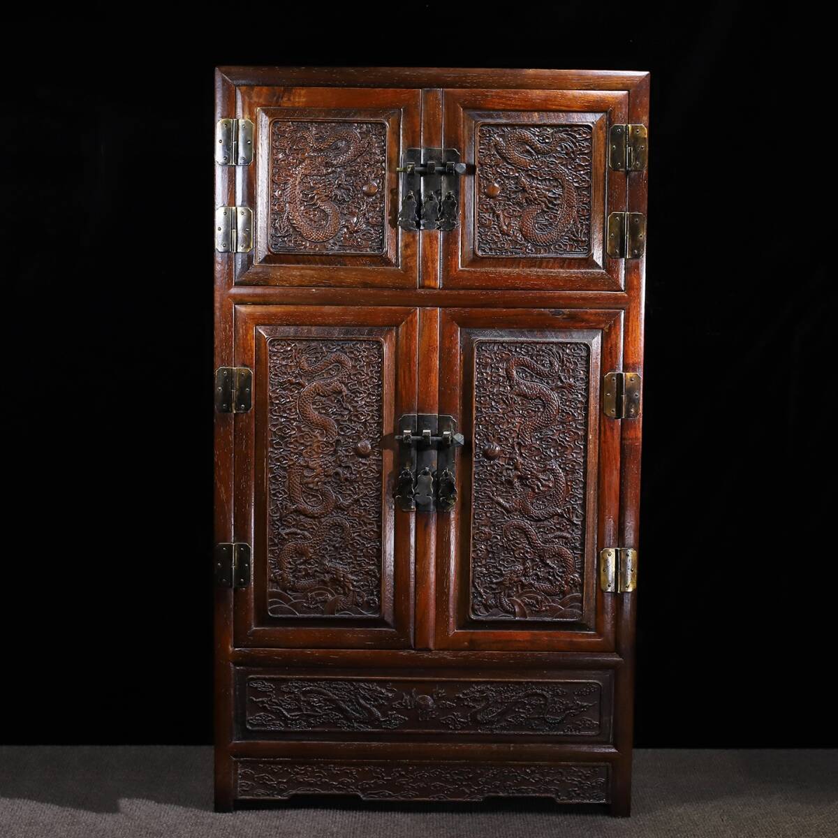 清時代 古黄花梨木彫 刻龍騰戯珠 頂箱櫃 櫃子 高85cm 儲物棚 衣棚 箪笥 古玩家具 極細工 旧家蔵出し 東洋彫刻 時代物 骨董 中国古美術拍卖