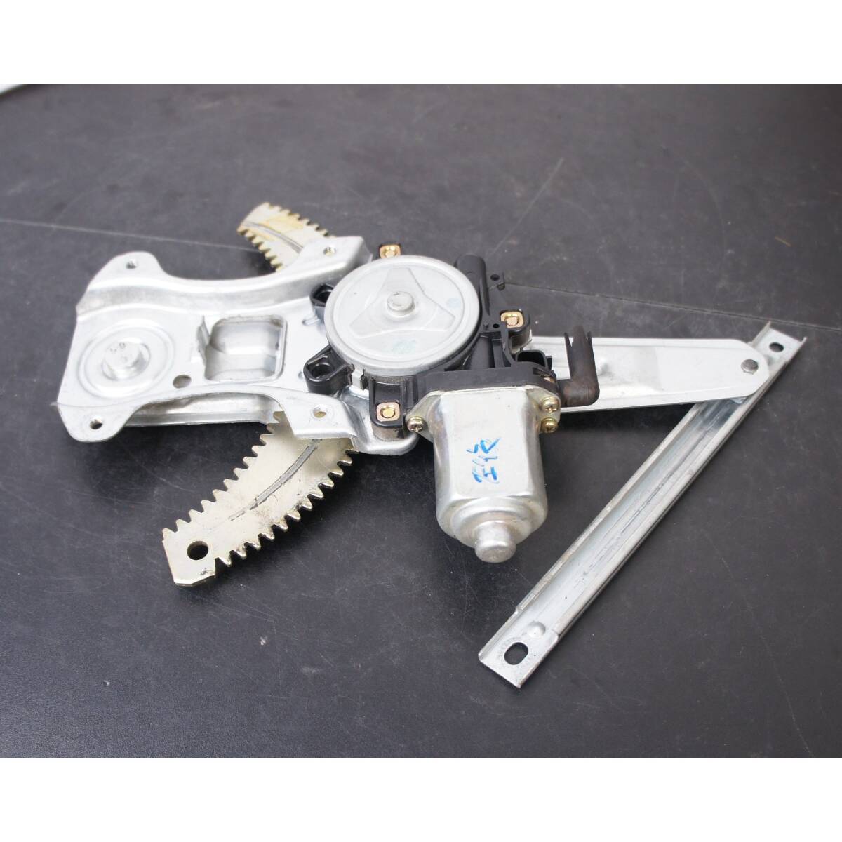 動作OK リア 助手席側 パワーウィンドウレギュレーター YK12 中期 マーチ 左 参考 82731-AX001 82721-AX000 AK12 BK12 BNK12 K12 @12652s拍卖