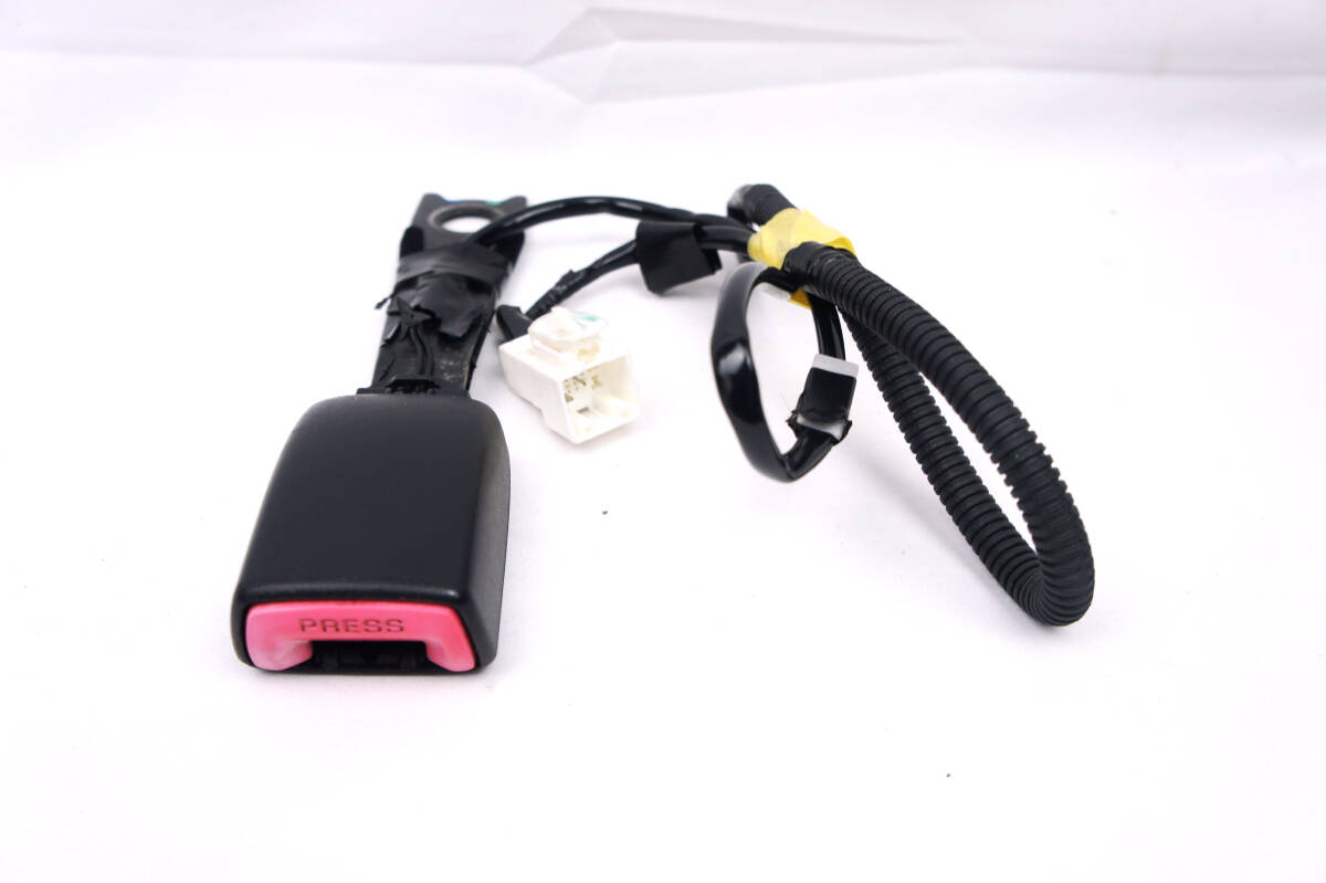 実働 運転席 シートベルトキャッチ 中期 2型 ACR50W エスティマ外し フロント 右 ストライカー バックル 参考 ACR55 GSR50 GSR55 @12489s拍卖