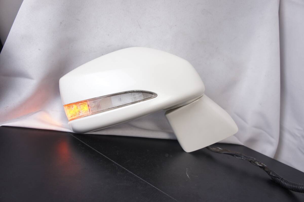 動作OK 運転席側 11P サイドミラー NH624P ホワイト BE3 前期 エディックス外し ウインカー 右 参考 76200-SJD-N32ZE BE1 BE2 BE4 @13648s拍卖