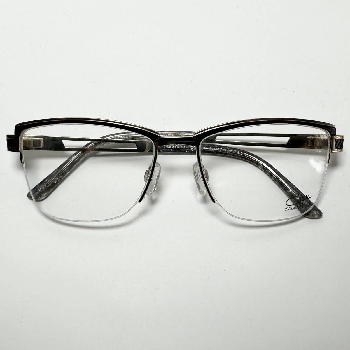 処分価格 新品 CAZAL MOD.4264 004 金色 チタン素材 純正メガネ 純正ケース付き ドイツ カザール拍卖
