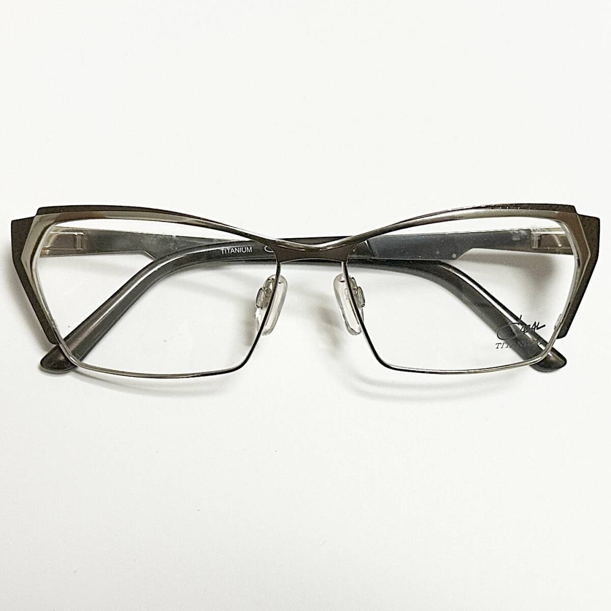 処分価格 新品 CAZAL MOD.4261 002 金色 チタン素材 純正メガネ 純正ケース付き ドイツ カザール拍卖