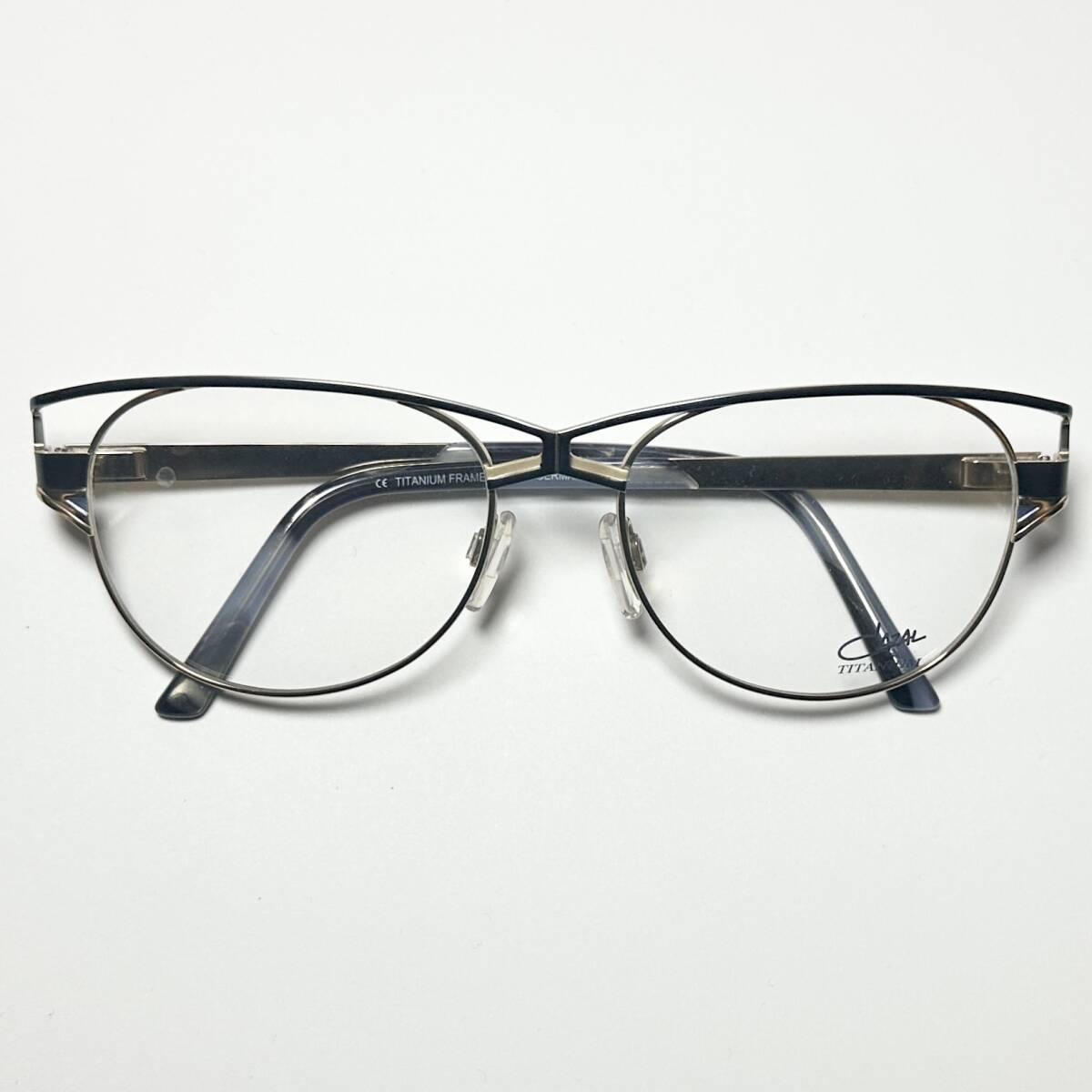 処分価格 新品 CAZAL MOD.1241 002 金色 チタン素材 純正メガネ 純正ケース付き ドイツ カザール拍卖