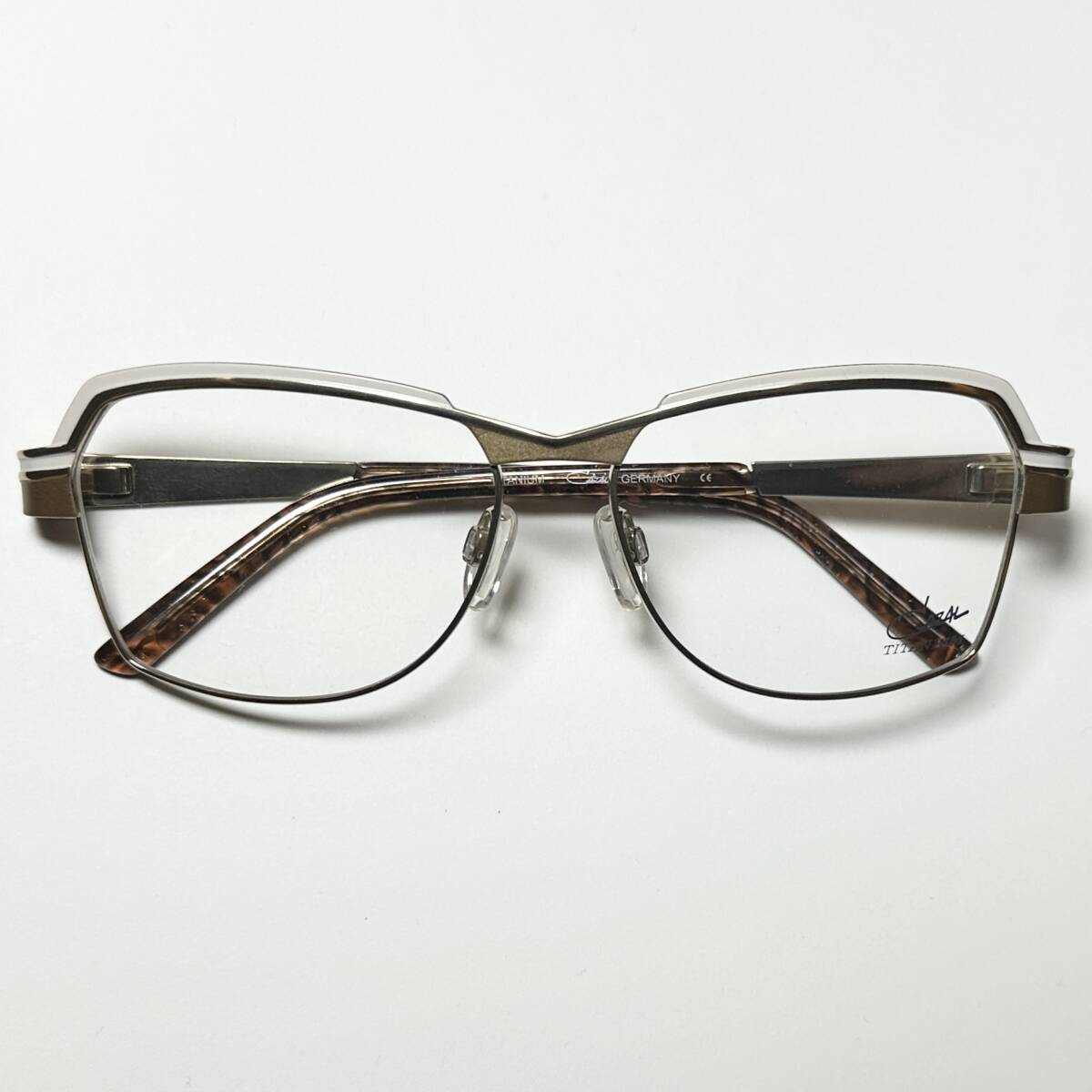 処分価格 新品 CAZAL MOD.1238 001 金色 チタン素材 純正メガネ 純正ケース付き ドイツ カザール拍卖