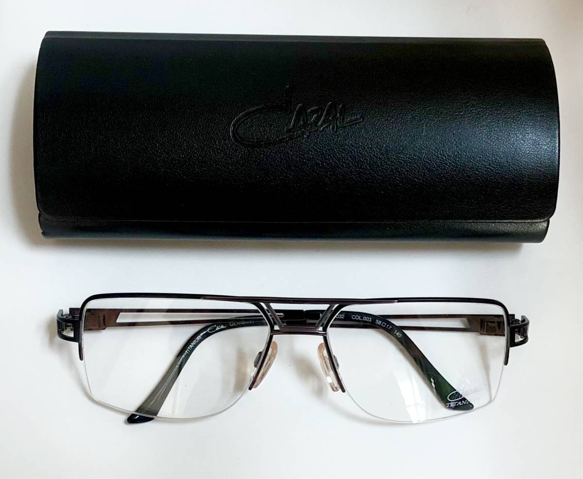 処分価格 新品 CAZAL MOD.7032 003 黒 アンティークシルバー チタン素材 純正メガネ 純正ケース付き ドイツ カザール拍卖