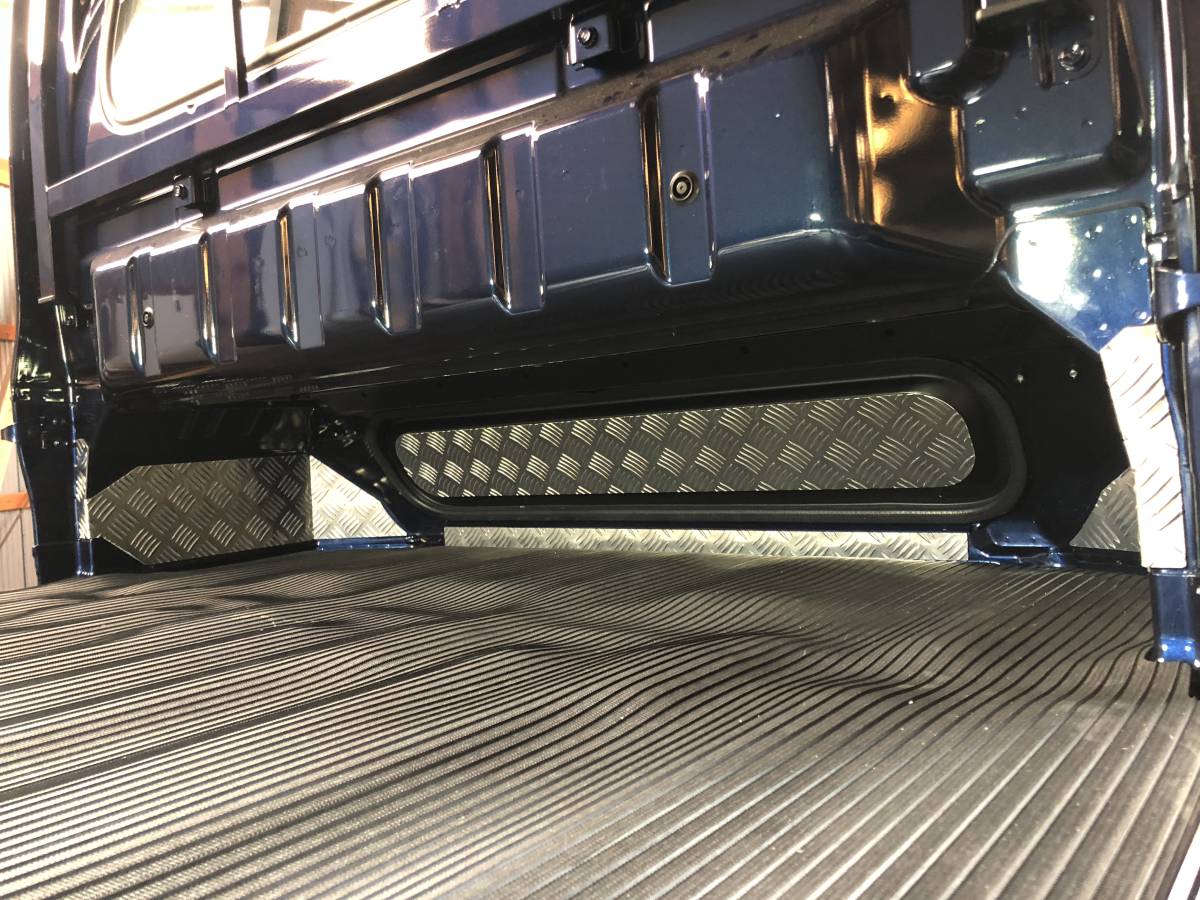 スーパーキャリイ DA16T用 キャビンバックパネル下カバー(アルミ縞板)拍卖