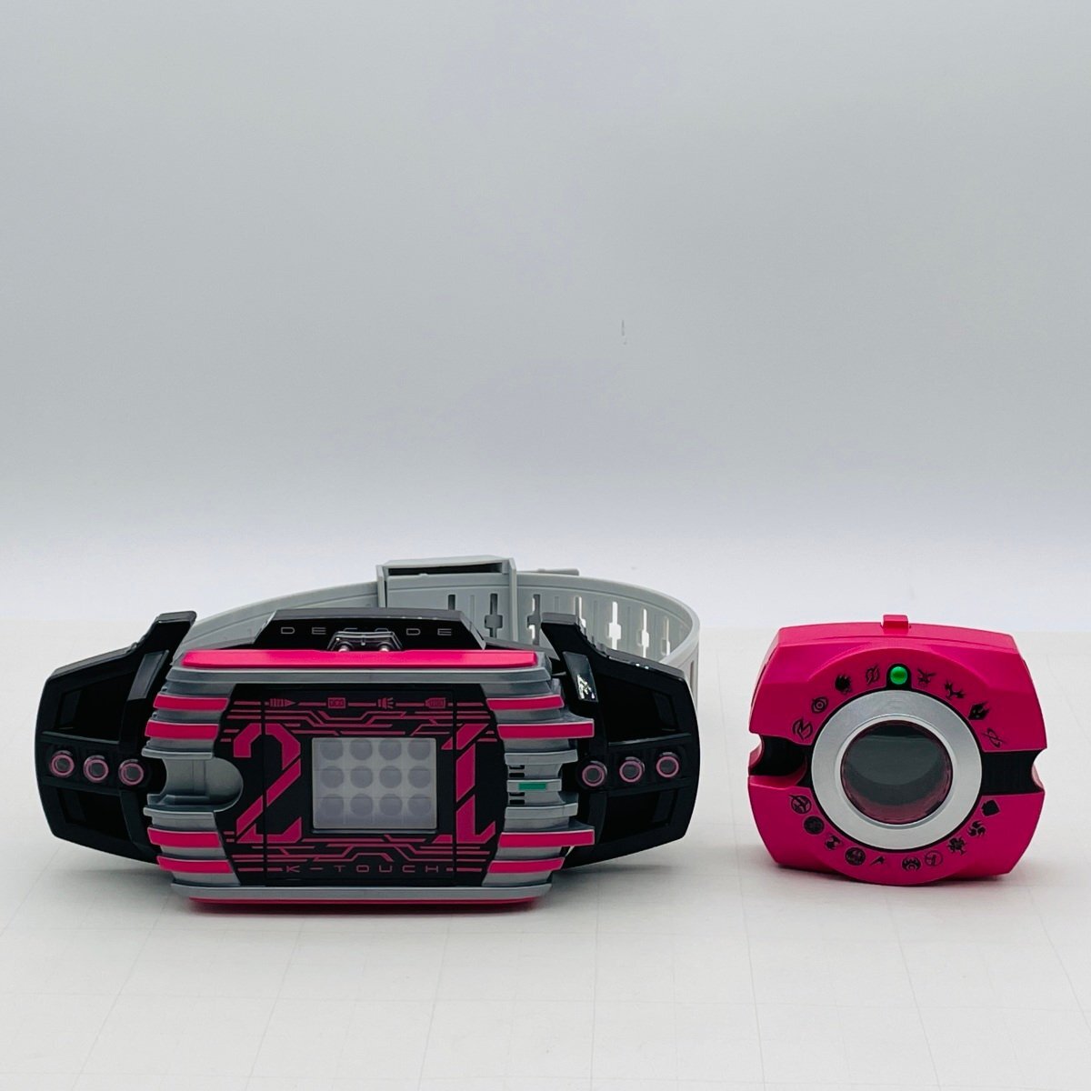 中古品 バンダイ 仮面ライダージオウ 変身ベルト DXネオディケイドライバー ケータッチ21 2点セット拍卖