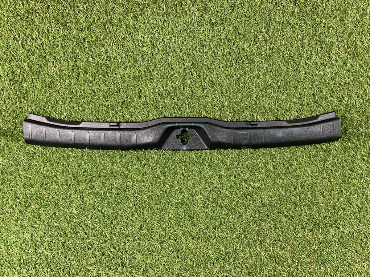 トヨタ ヴォクシー ZRR85 80系 純正 バックドアスカッフプレート 67935-28100【E792-66】拍卖