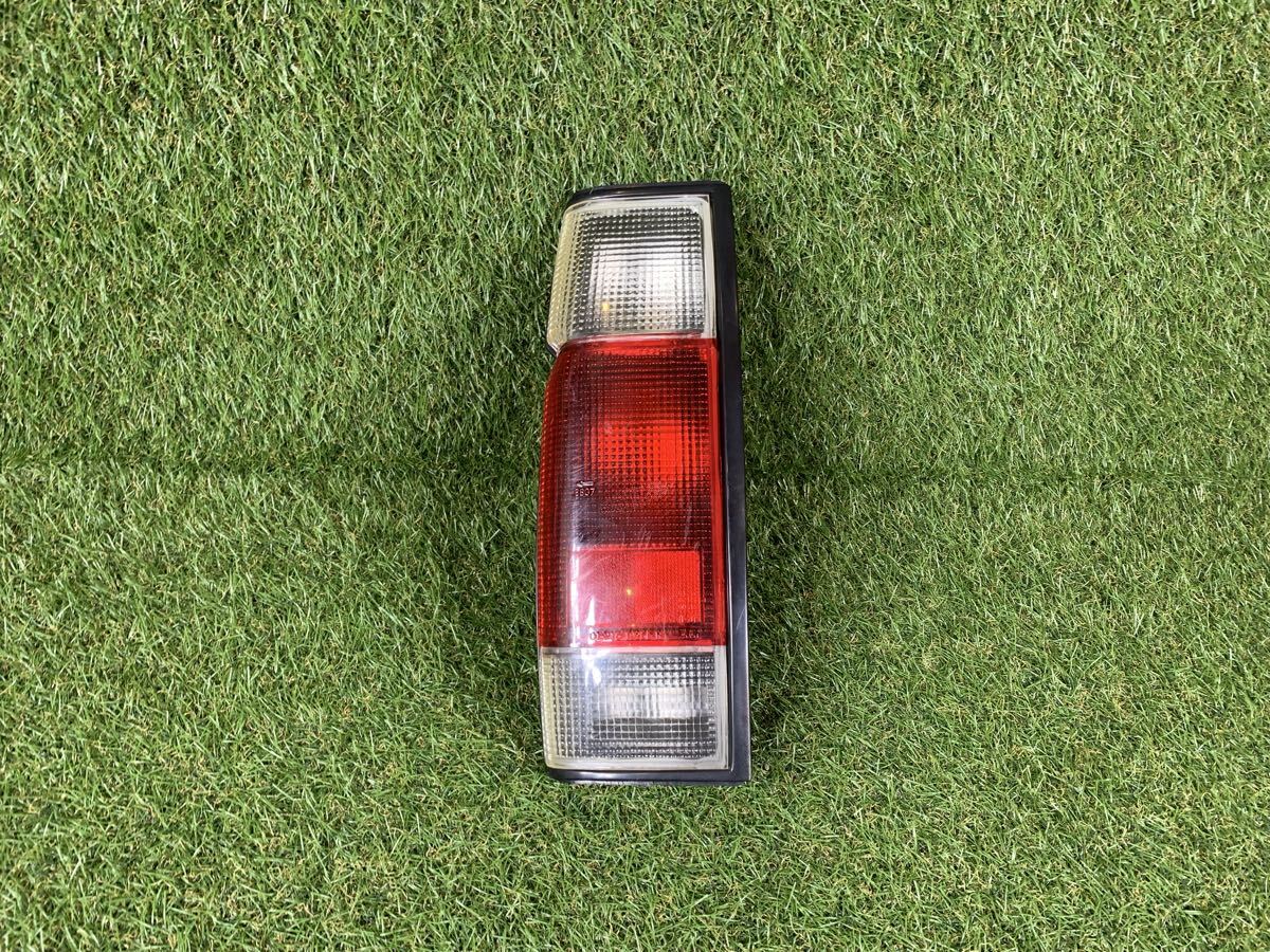 日産 ダットサン ピックアップ トラック D21 系 リア テール ランプ レンズ 左 左側 助手席側 クリア 【BL7917-3】拍卖